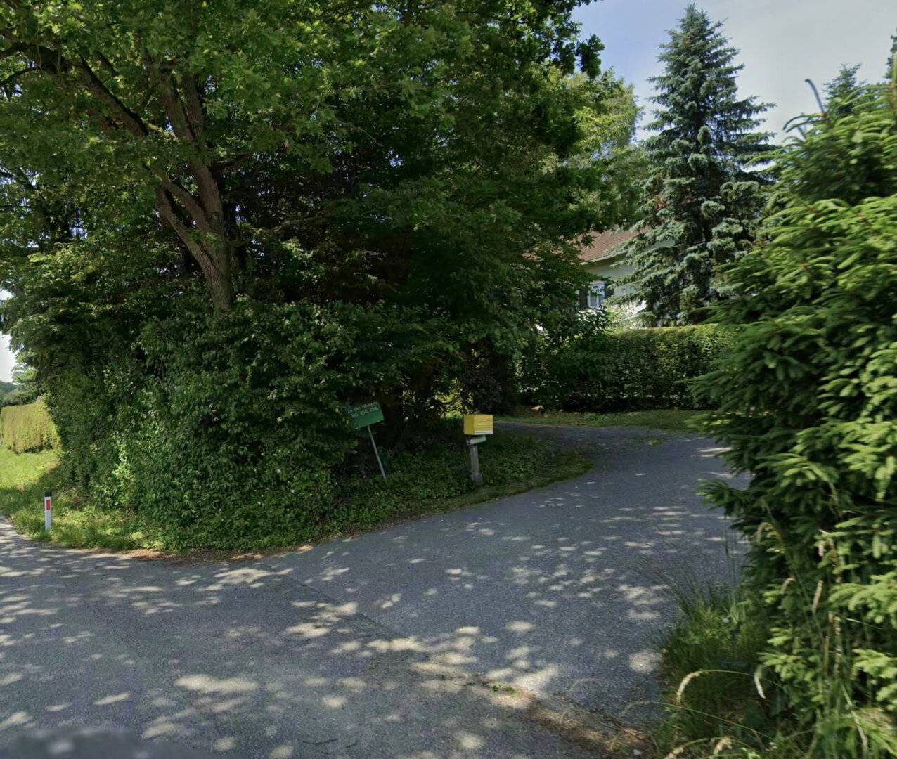 Bereit für Ihr neues Zuhause – Baugrundstück ca.858m2 mit Gartenhütte &amp; Heckenbestand!!