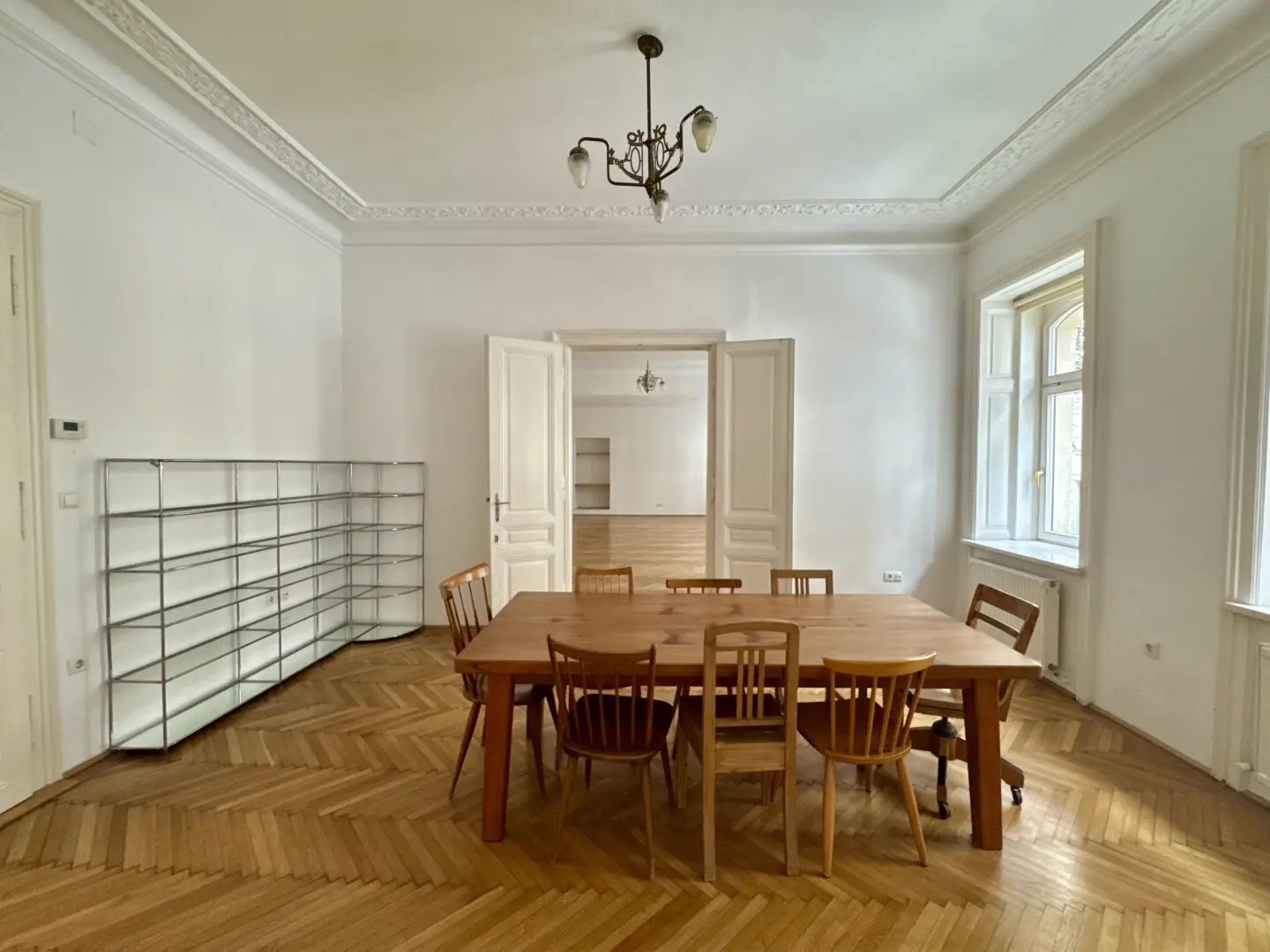 Spacious period apartment directly by the Naschmarkt