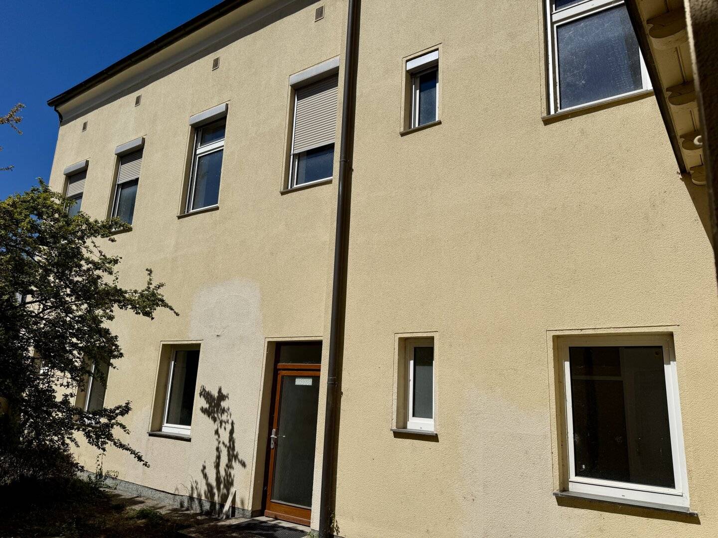 Wohn- und Geschäftshaus im Zentrum von 2514 Traiskirchen