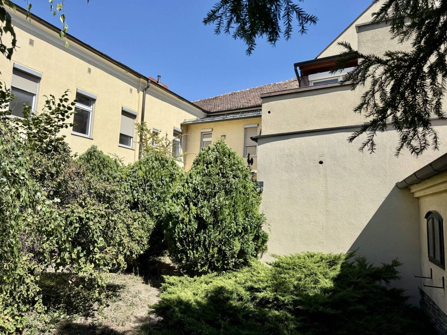 Wohn- und Geschäftshaus im Zentrum von 2514 Traiskirchen