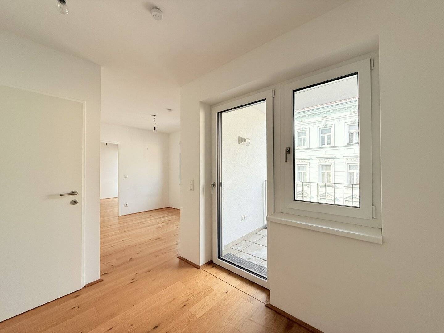 Helle und moderne 2-Zimmer-Wohnung mit Loggia in exzellenter urbaner Lage!