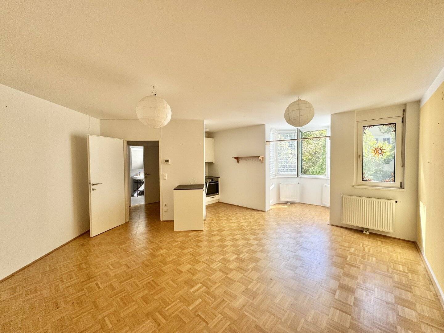 Südseitiger Blick in den Traumgarten! Charmante Wohnung mit Erker im 2. Liftstock