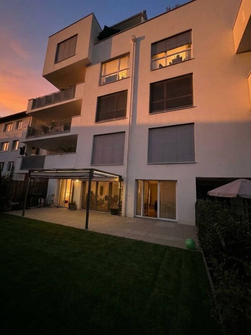 Traumhafte Gartenwohnung mit 127 m² Eigengarten, 30 m² Terrasse &amp; 2 TG-Plätzen - schnell Termin vereinbaren