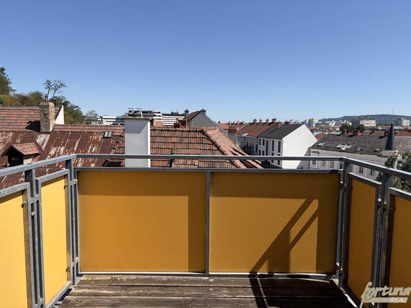 "Dachgeschosswohnung mit Terrasse im Herzen von Krems"