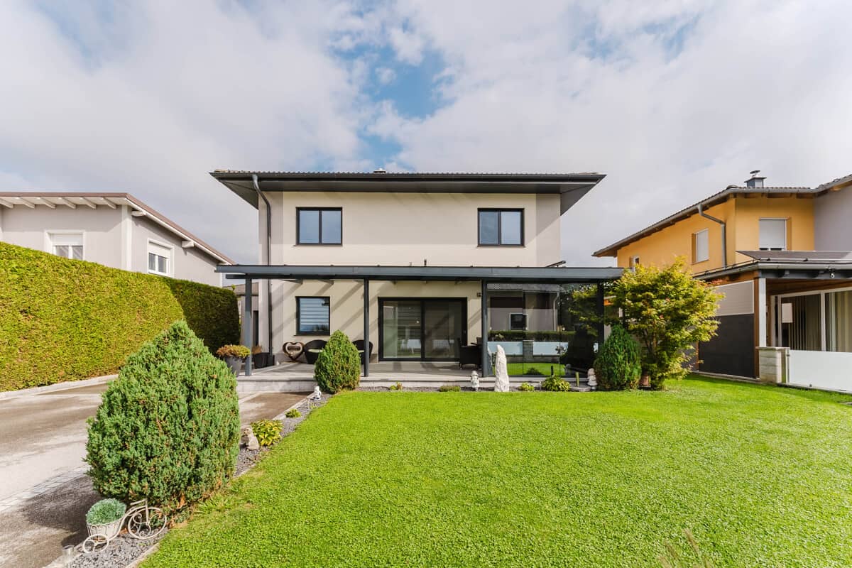 Modernes Wohnen mit Garten und Garage Familienwohnung