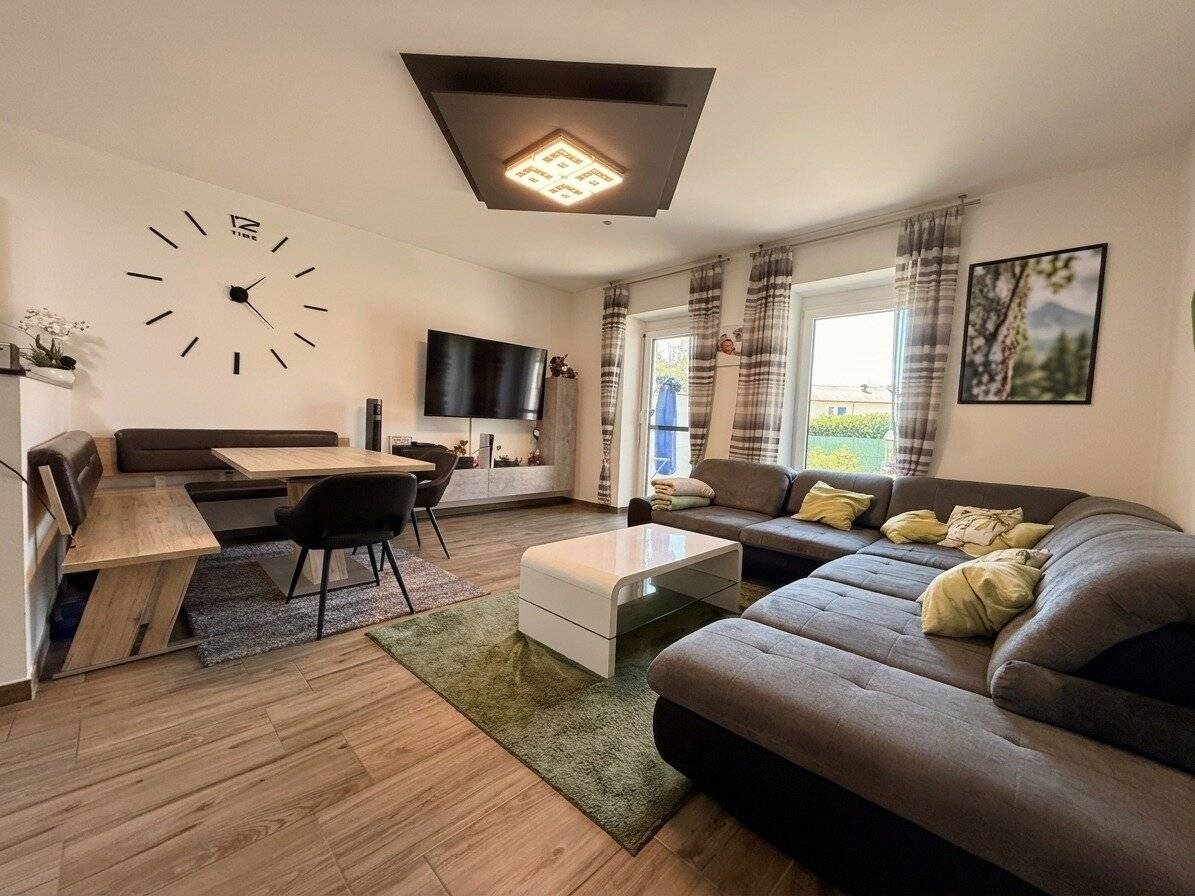 3-Zimmer-Wohnung mit Outdoor-Paradies - Terrasse, Garten und Pool!