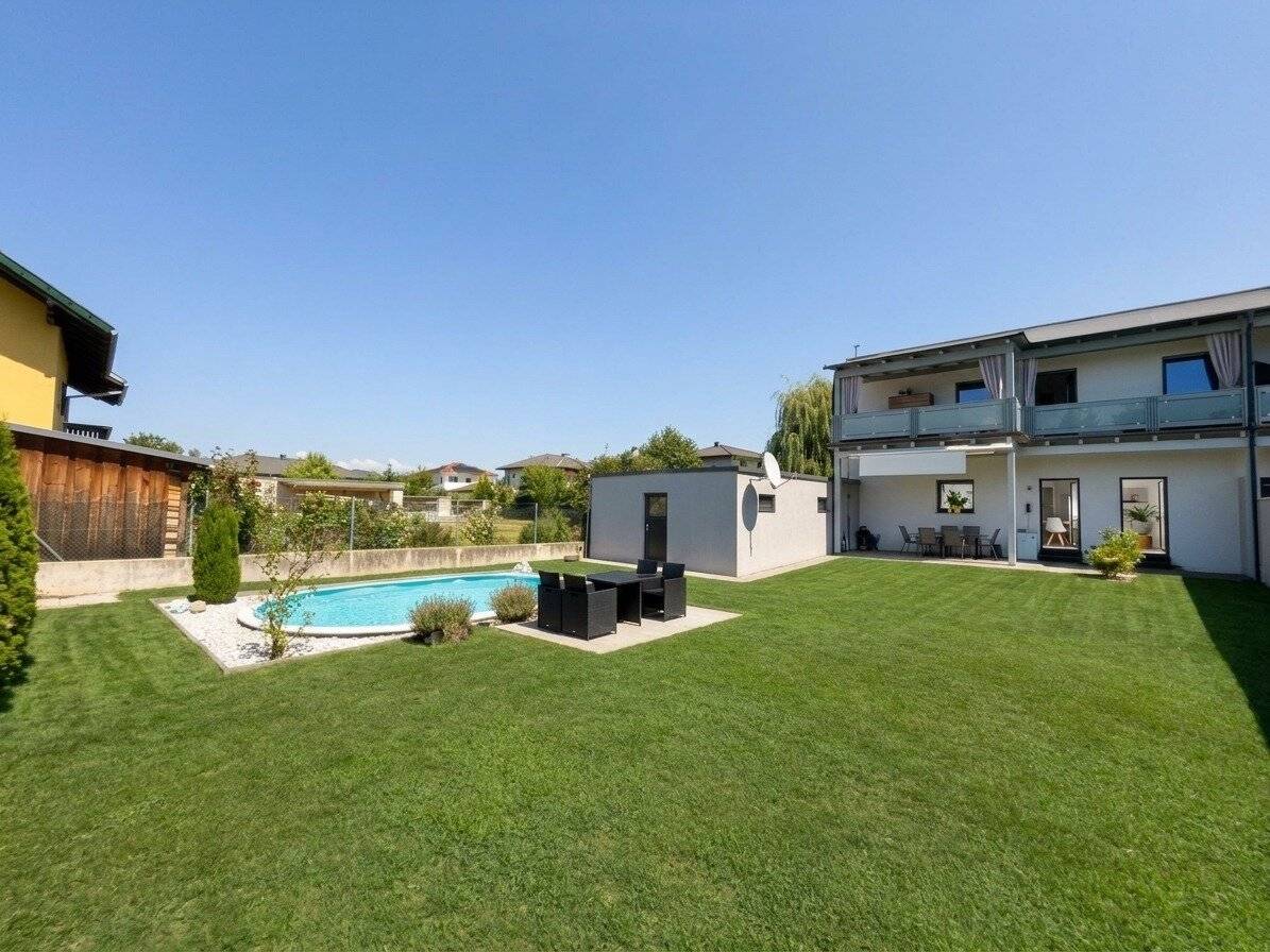 3-Zimmer-Wohnung mit Outdoor-Paradies - Terrasse, Garten und Pool!