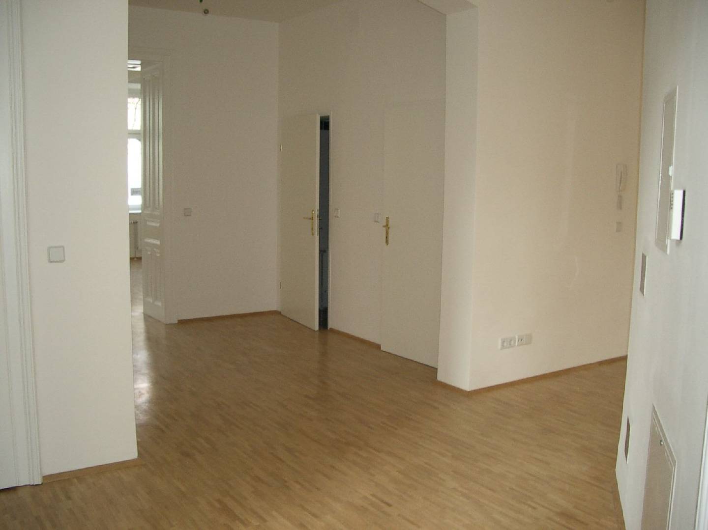 Investor apartment in a Gründerzeit building with lift
