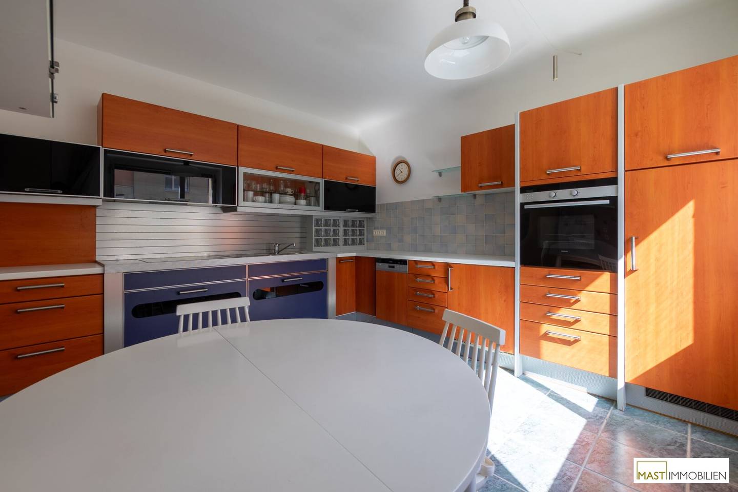 Großzügige, komplett möblierte 4 Zimmer Wohnung mit Loggia in Wien Donaustadt – ab sofort verfügbar