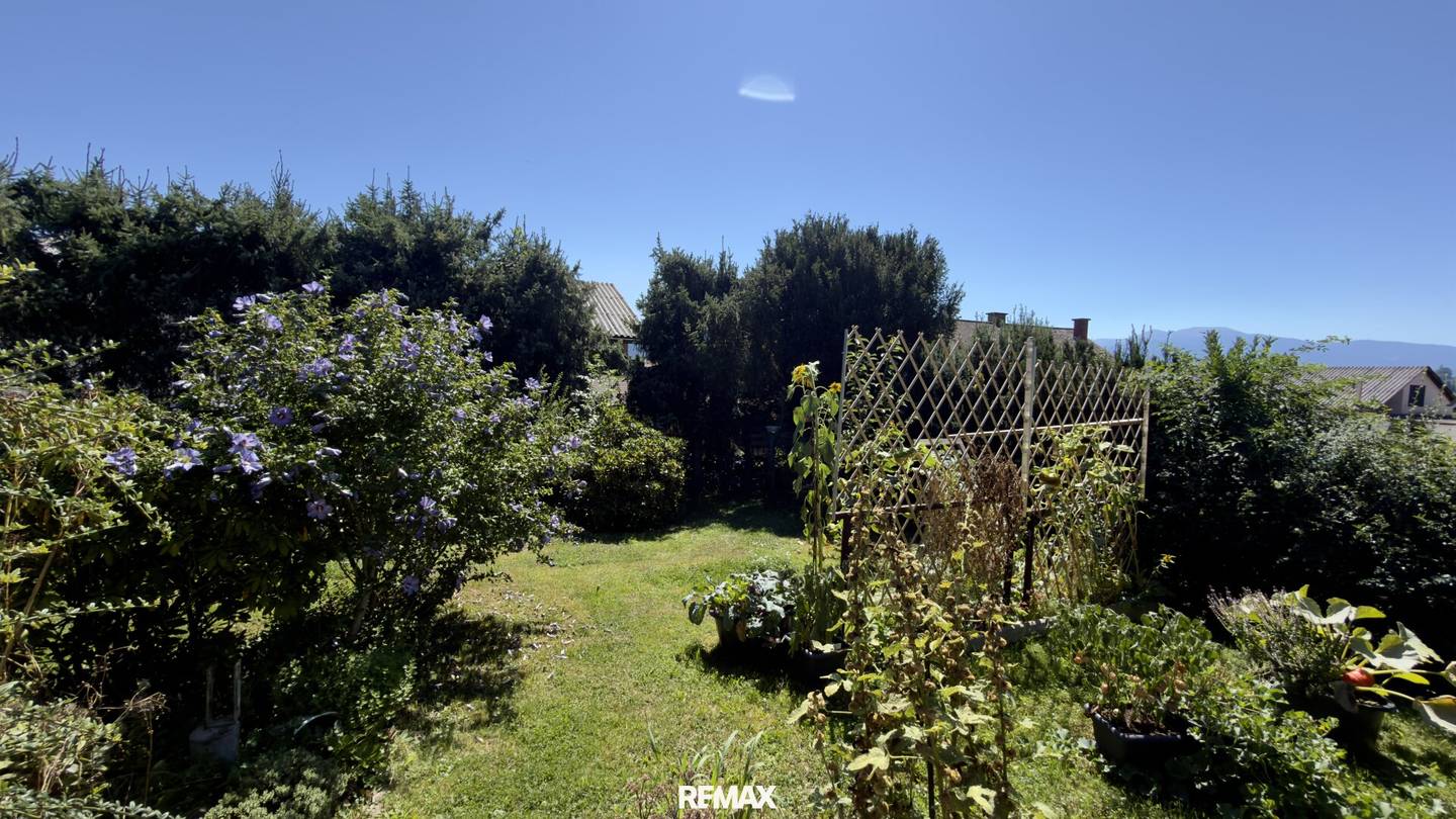 Living with space – spacious rental apartment with private garden in Kobenz
