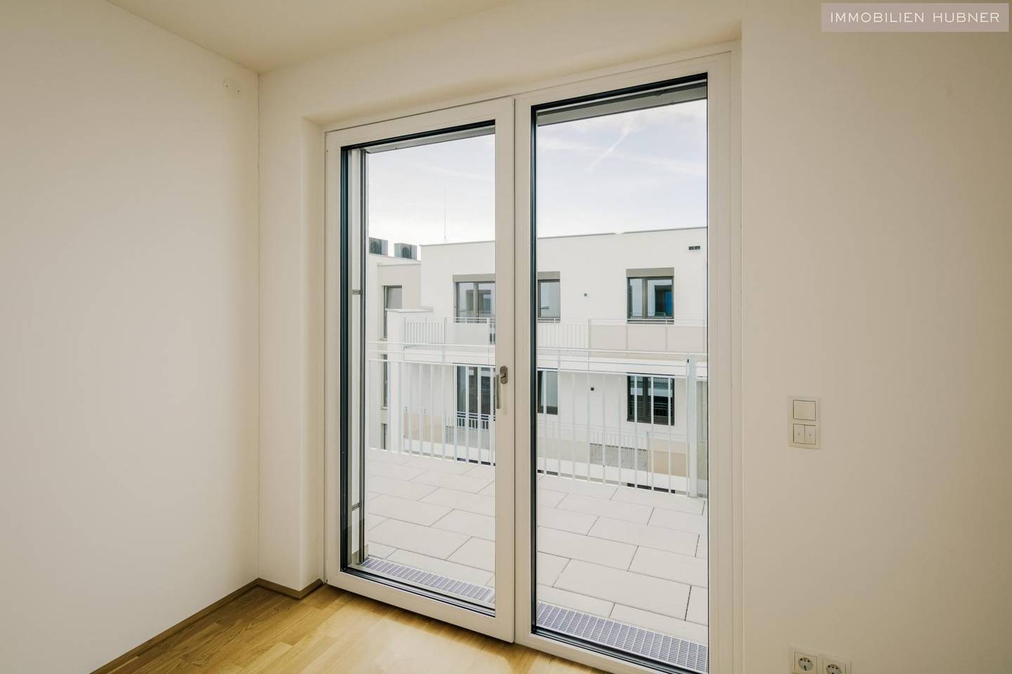 Sonnige Wohnung mit Balkon und Deckenkühlung nahe Naturschutzgebiet