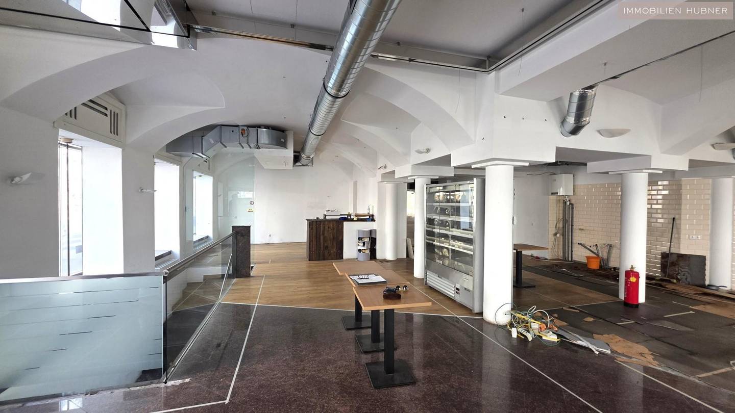 Corner unit with small gastro permit and excellent visibility Wohnung