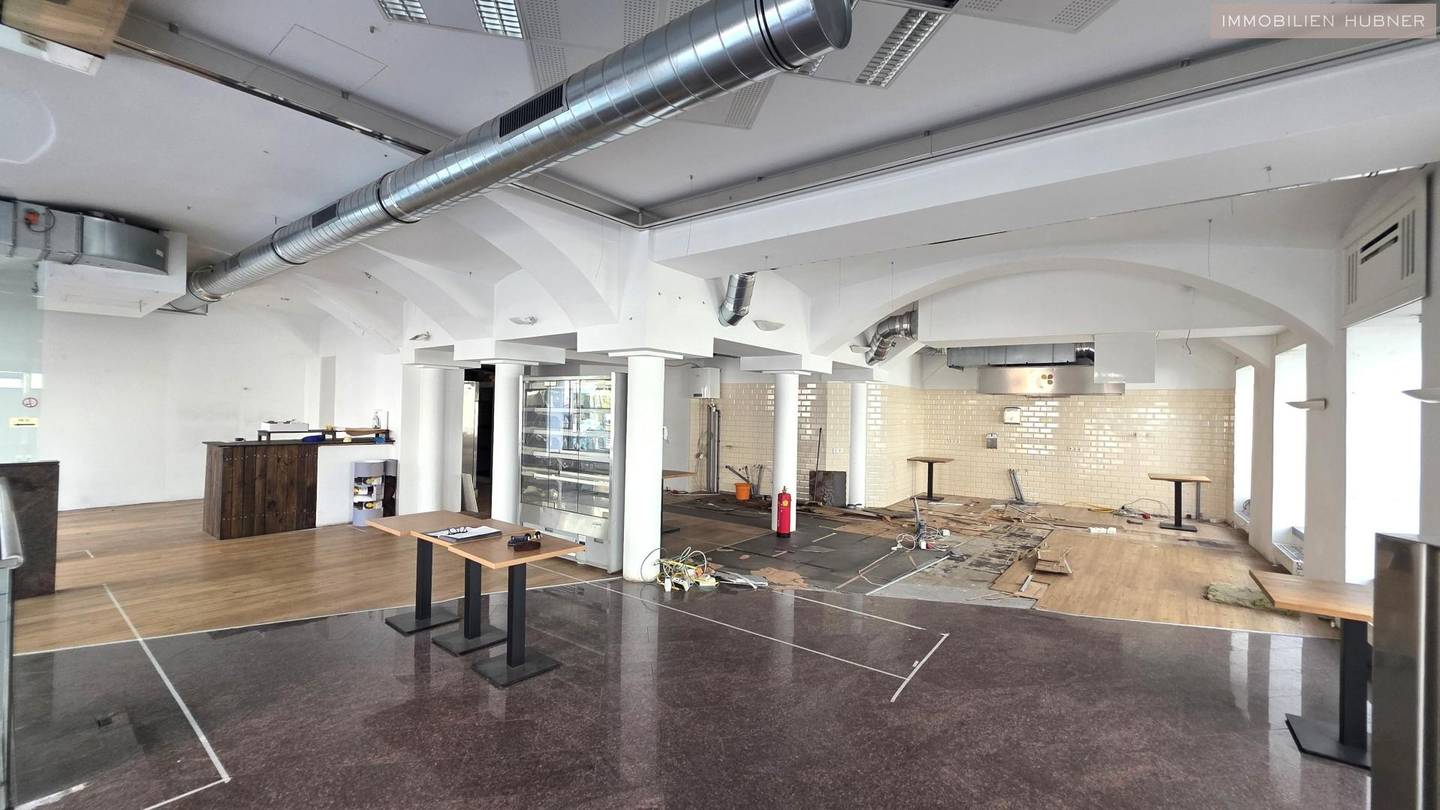 Corner unit with small gastro permit and excellent visibility Wohnung