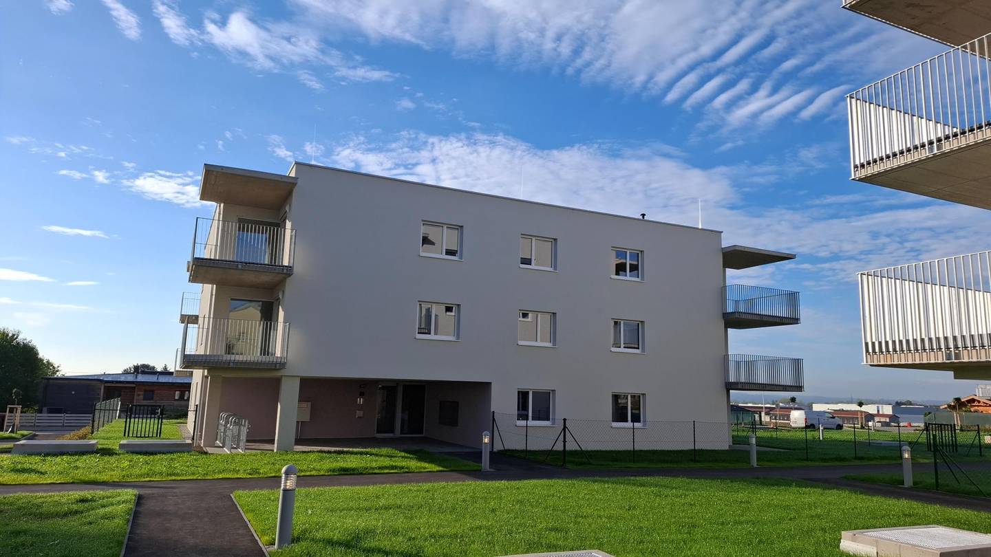 Modern apartment with underground parking and cellar storage