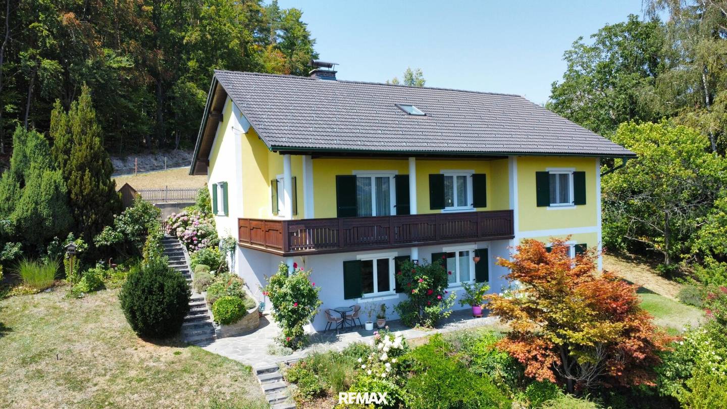 Zweifamilienhaus – traumhafte Aussichtslage mit Garten und Terrasse