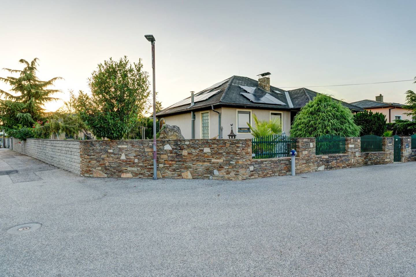 Invest today, profit in the long term – Single-family house with right of residence in 3130