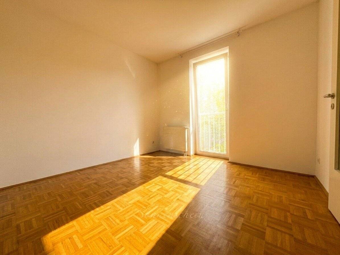 2-room apartment in quiet location with underground parking space