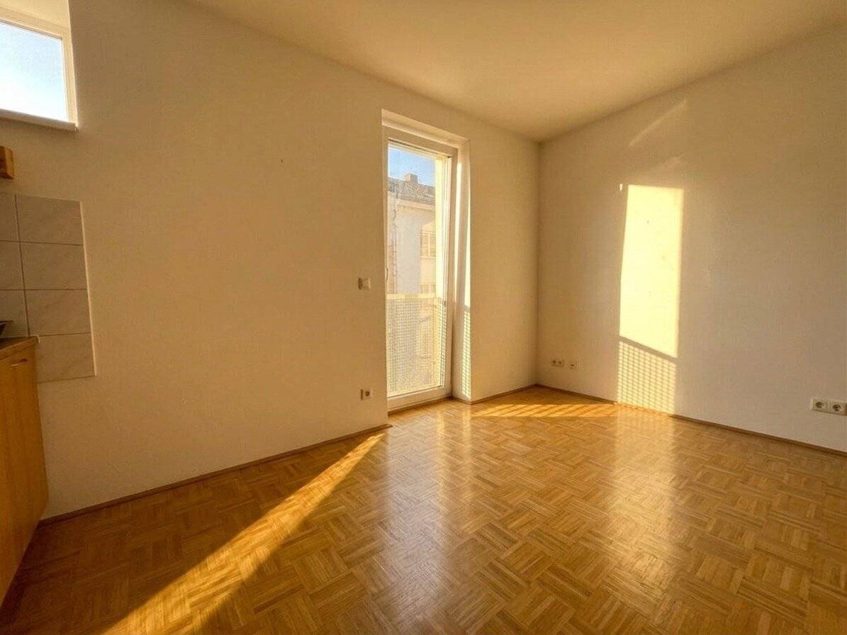 2-room apartment in quiet location with underground parking space