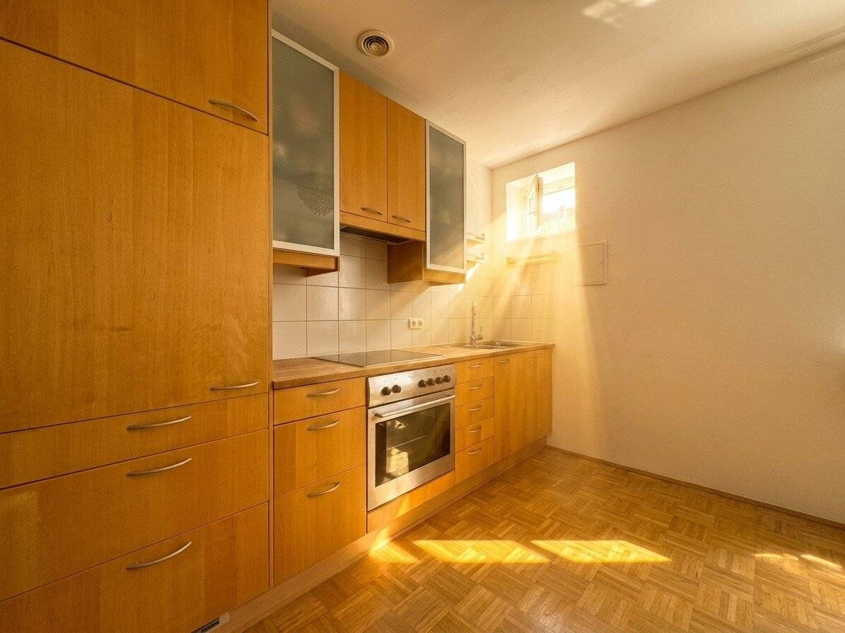 2-room apartment in quiet location with underground parking space