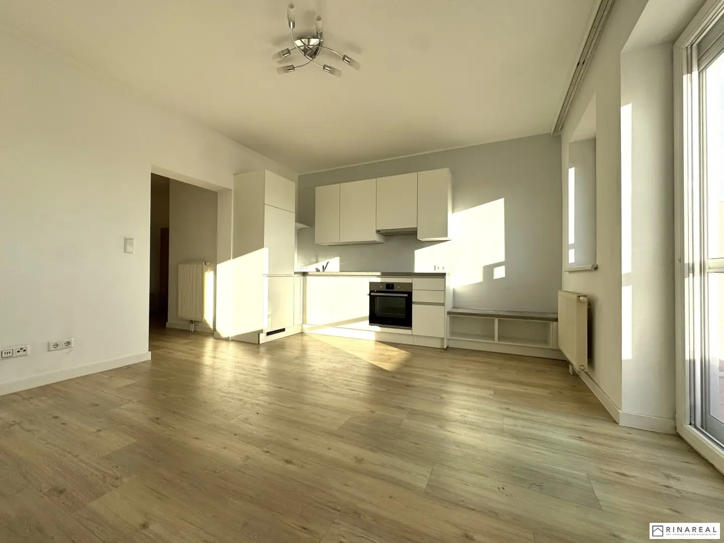 ZWEITBEZUG nach Sanierung // Schöne 2 Zimmer Wohnung mit Balkon | 1. Stock | Fernblick | Einbauküche | ab 1. Oktober 2026
