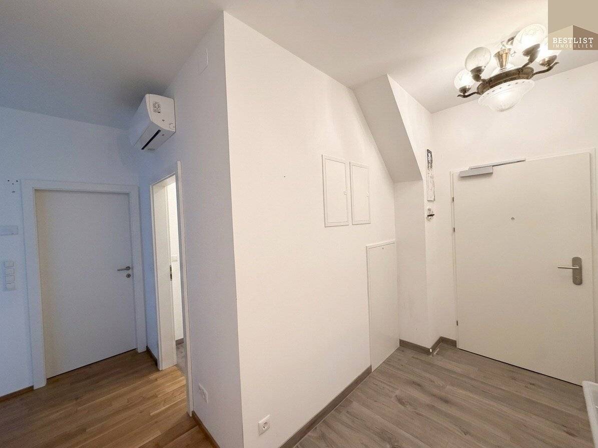 Neubau-Penthouseflair mit 52 m² Dachterrasse, Whirlpool &amp; Fernblick – Wohnen auf zwei Ebenen in Mödling