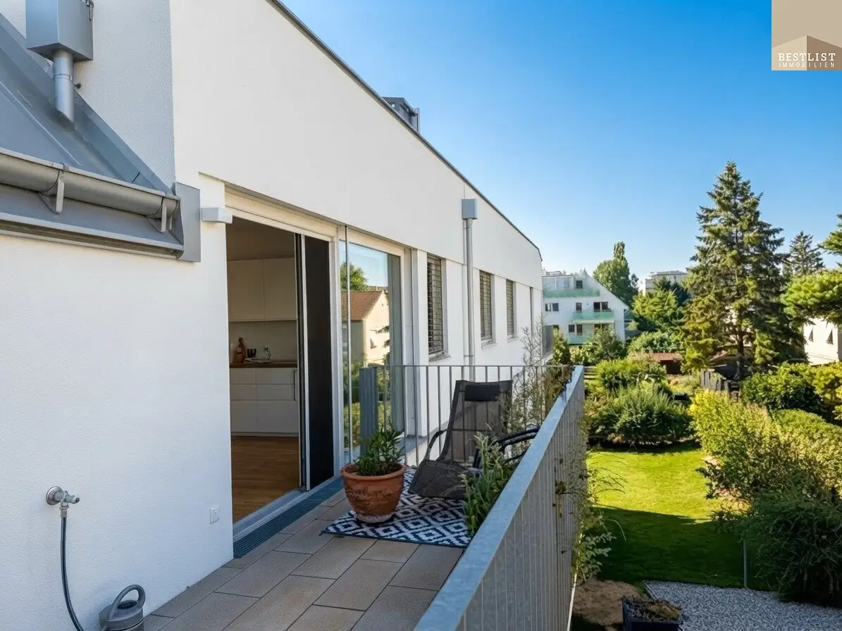 New build penthouse flair with 52 m² roof terrace, whirlpool and distant view, living on two levels in Mödling