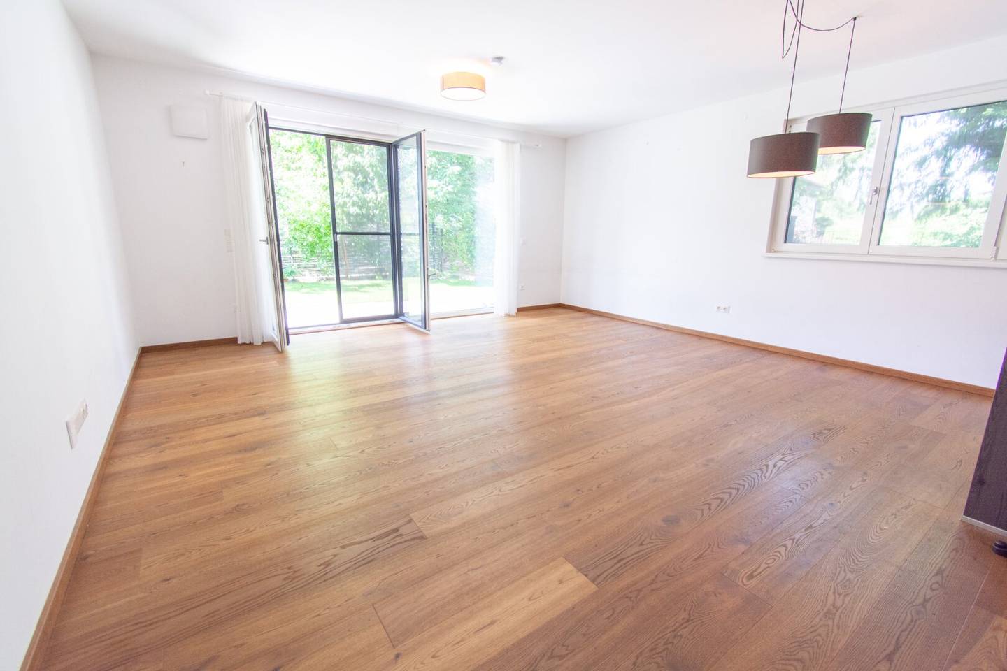 Neuwertige Doppelhaushälfte mit Garten, Terrasse, Klimaanlage &amp; 2 Stellplätzen in Groß-Enzersdorf