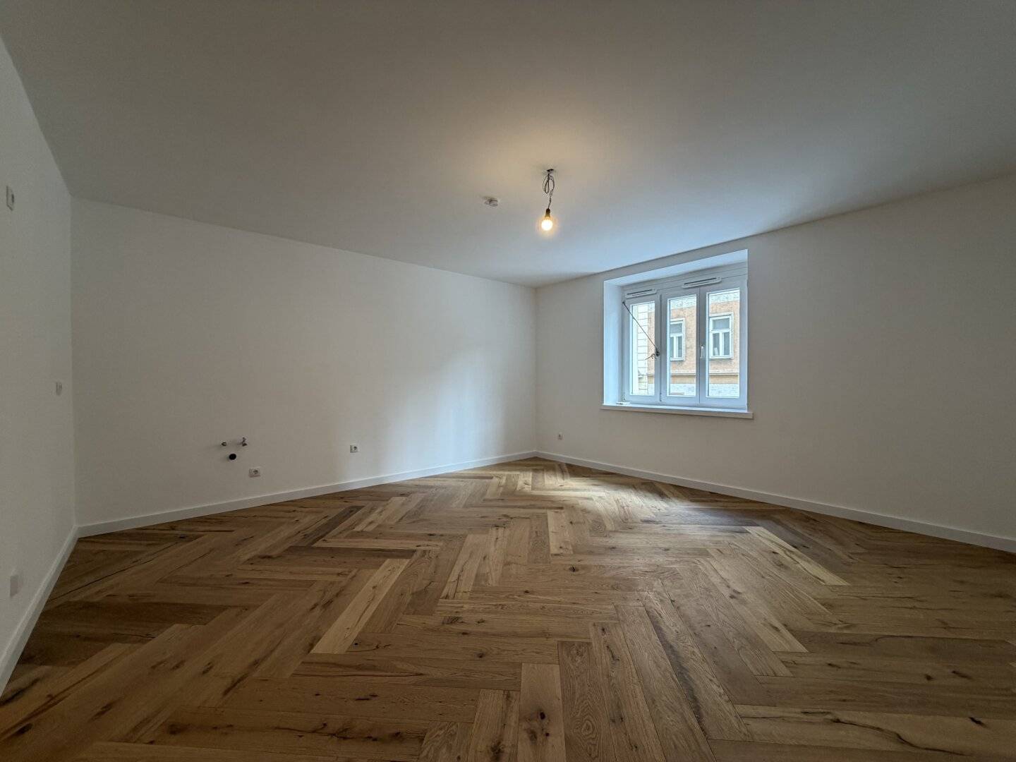 First occupancy - Top renovated - High-yield investment - 1-room apartment near U4/U2