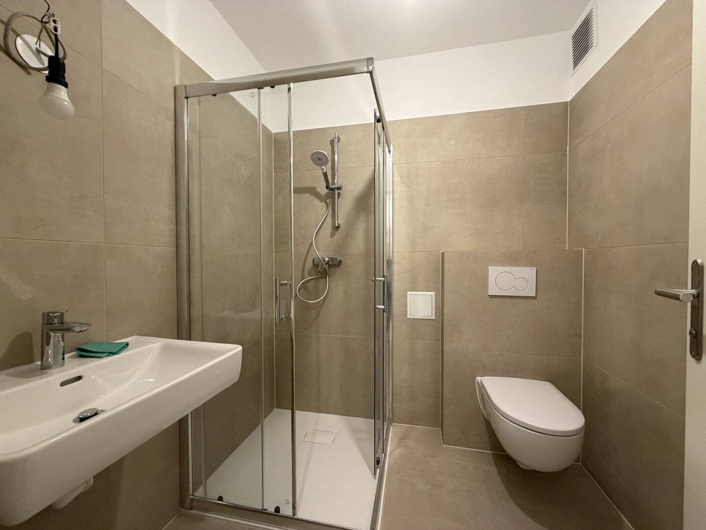 First occupancy - Top renovated - High-yield investment - 1-room apartment near U4/U2