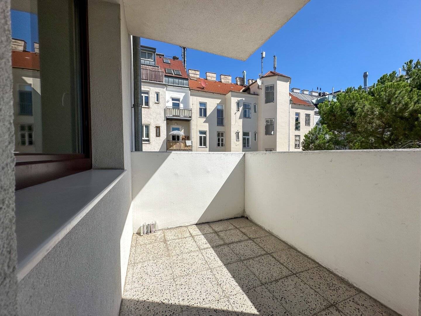 Einziehen &amp; Wohlfühlen: Neu sanierte 3-Zimmer-Wohnung mit Loggia im 16. Bezirk!