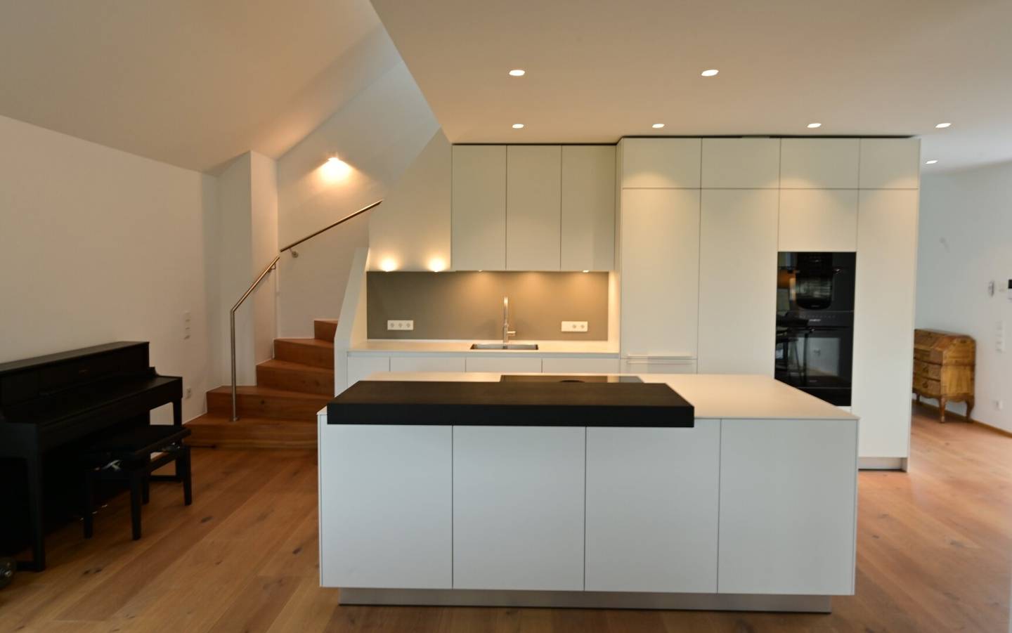 Charismatic Penthouse Maisonette with Architecture That Inspires