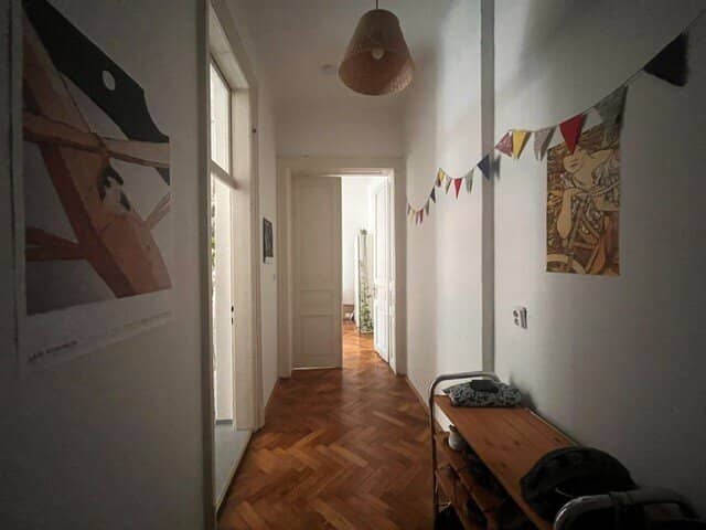 Altbauwohnung mit Hofbalkon am Hasnerplatz