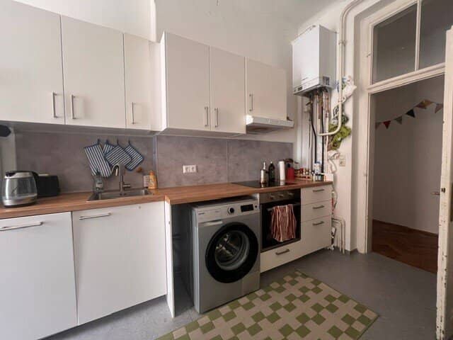 Altbauwohnung mit Hofbalkon am Hasnerplatz