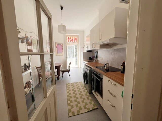 Altbauwohnung mit Hofbalkon am Hasnerplatz