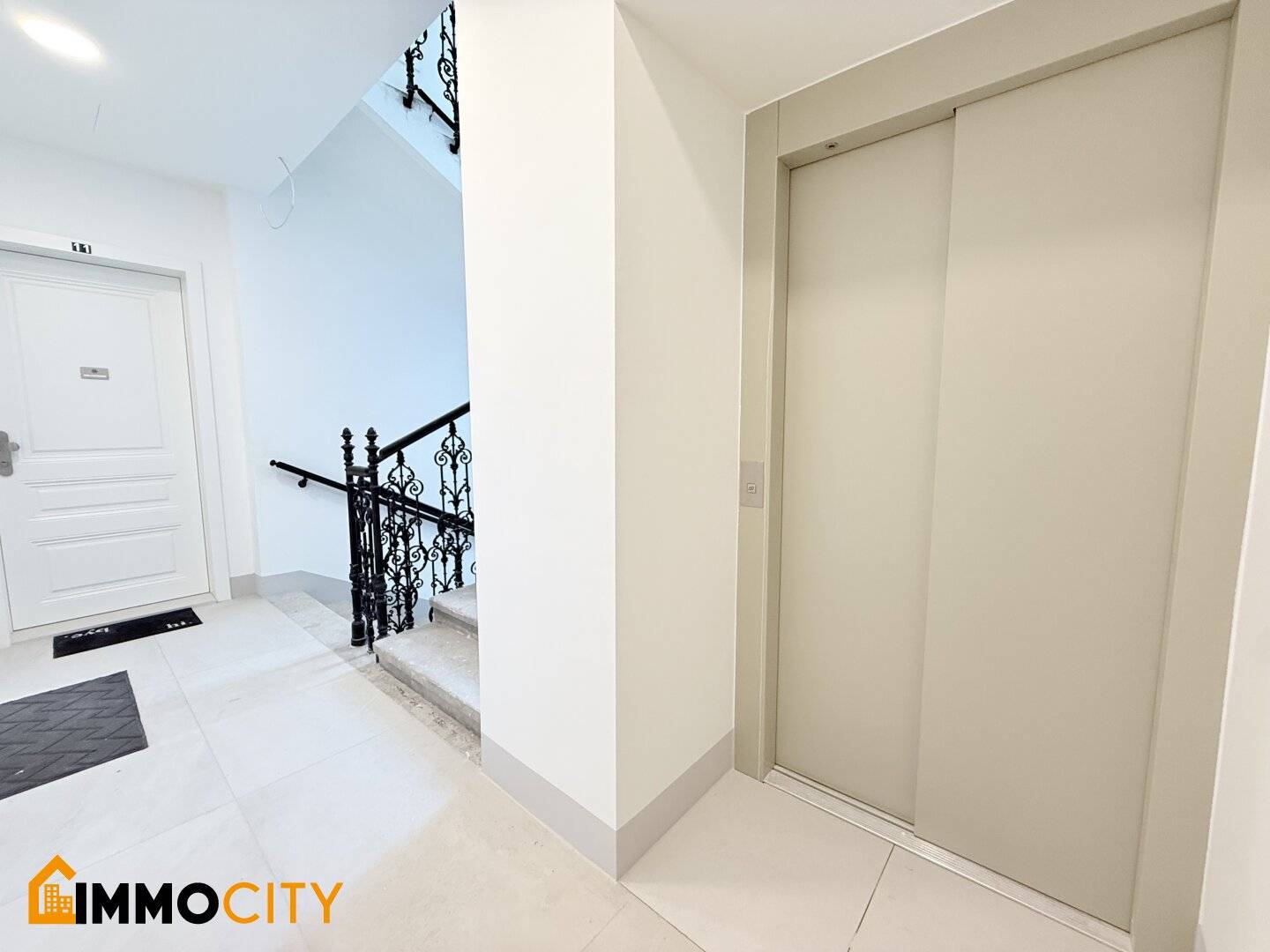 Spacious 3-room apartment with two bathrooms and approx. 20 m² south-facing loggia and lots of privacy, 1030 Vienna