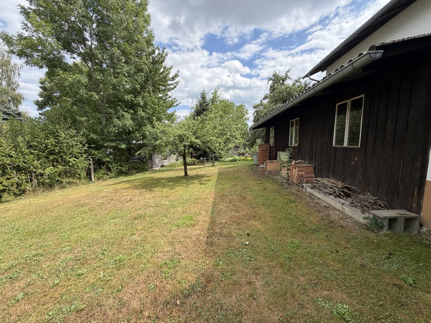 Apartment with outbuilding and double garage