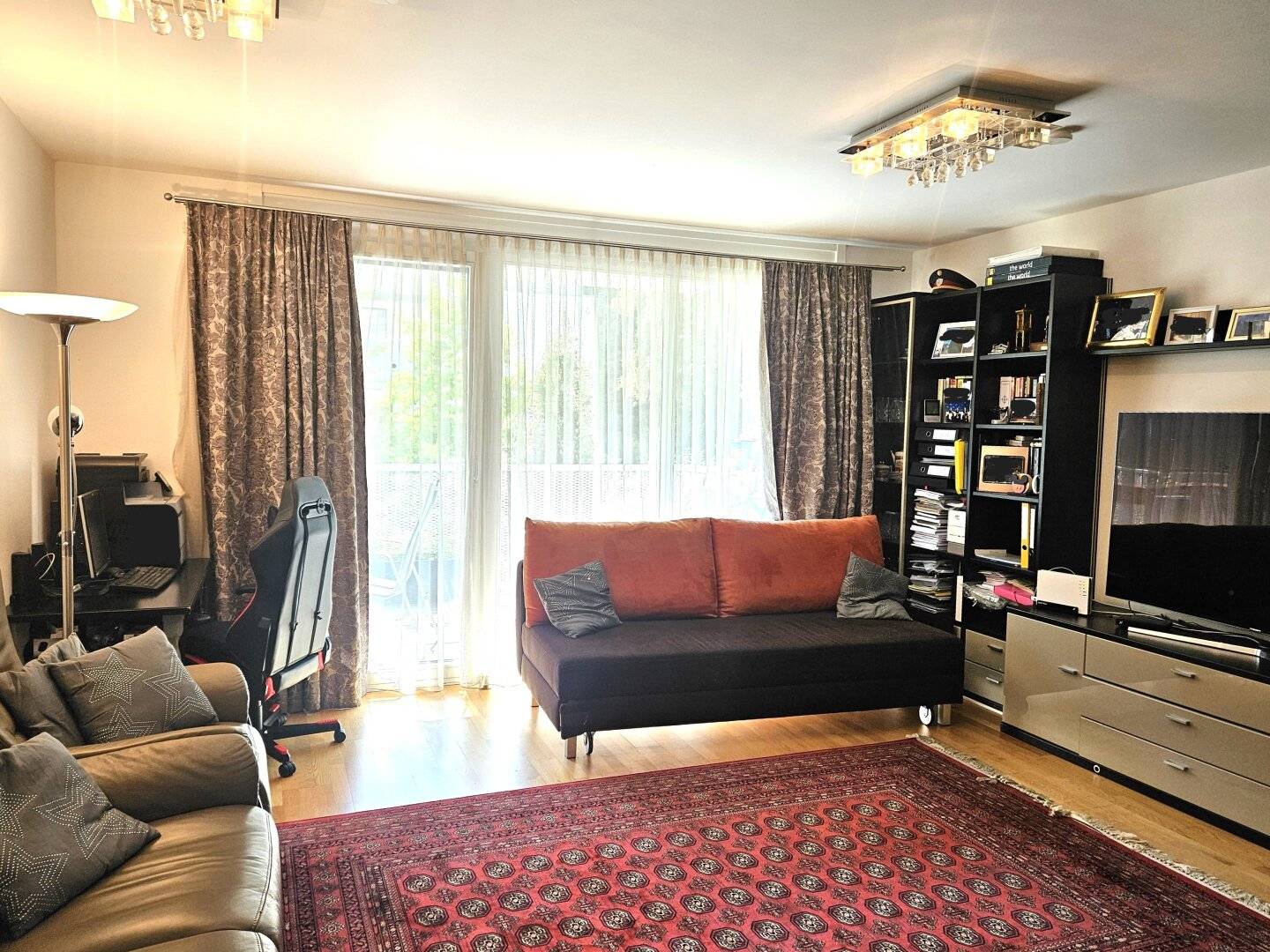 Sunny 4-room apartment with balcony - N E U W A L D E G G