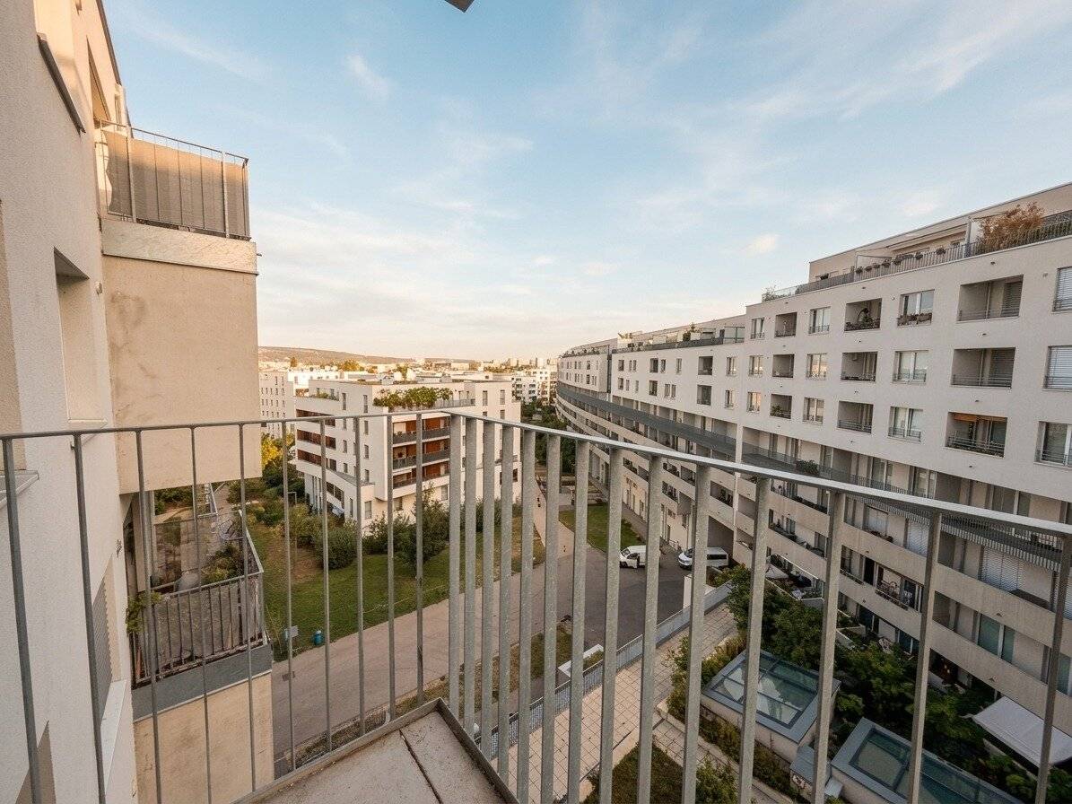 Bargain: Like-new new-build apartment with balcony Completion 2022