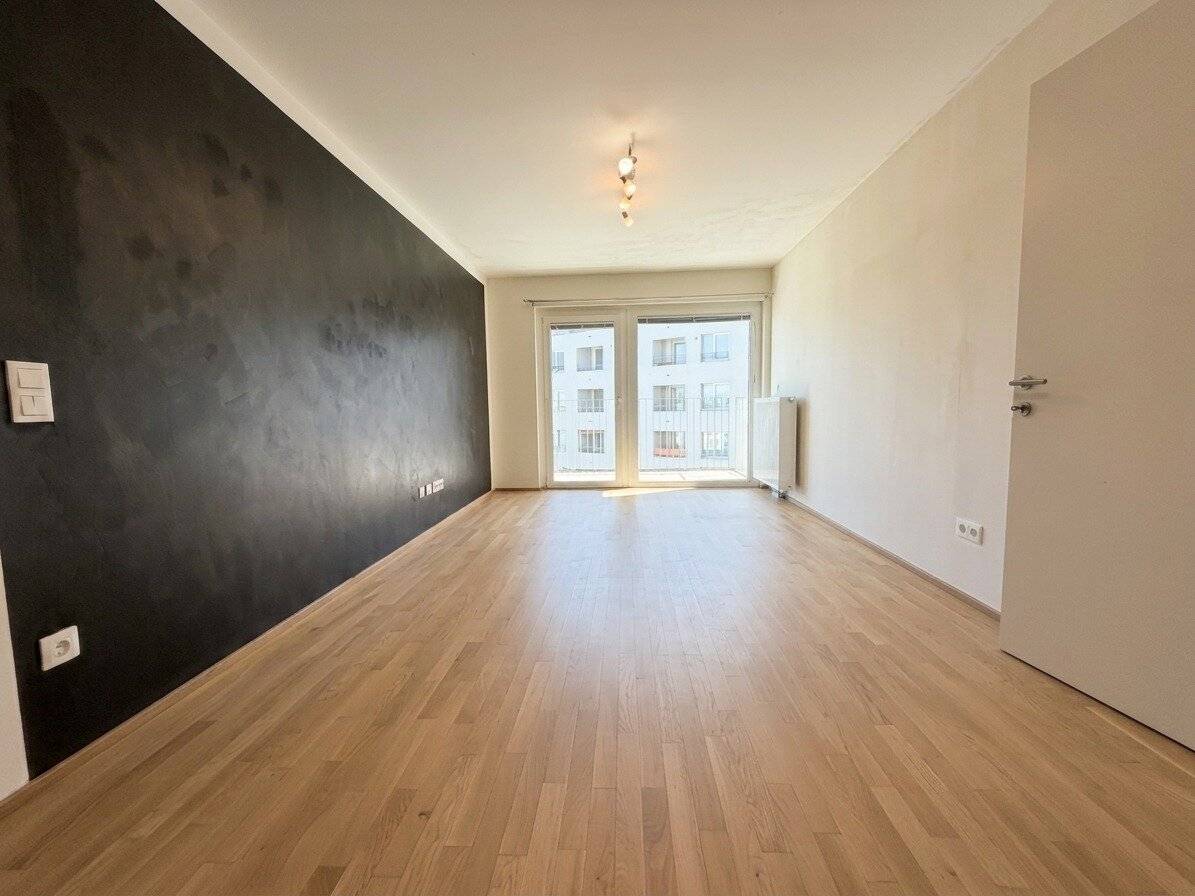 Bargain: Like-new new-build apartment with balcony Completion 2022