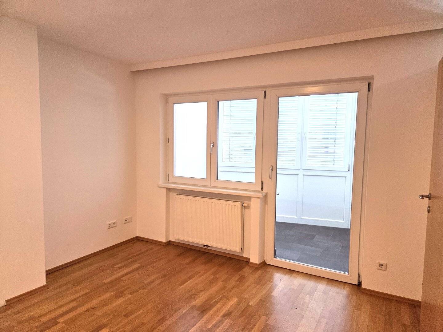 Top renovated 2.5 room gem in the centre