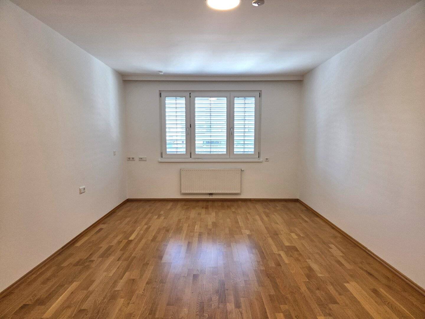 Top renovated 2.5 room gem in the centre