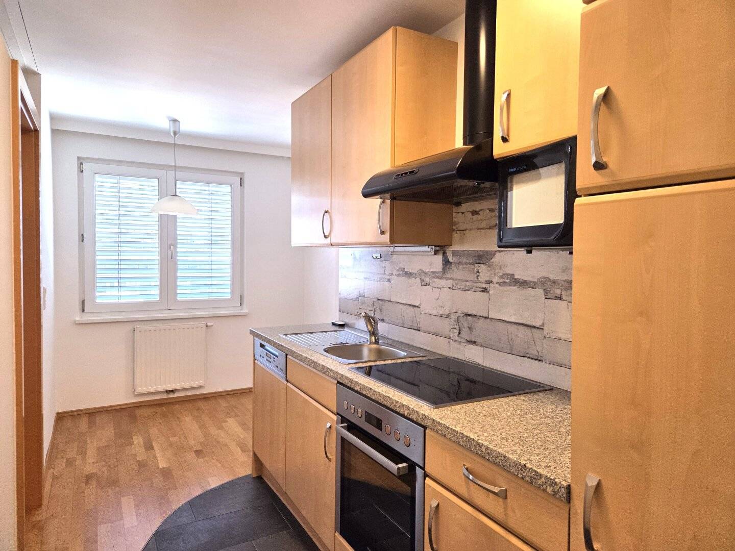 Top renovated 2.5 room gem in the centre