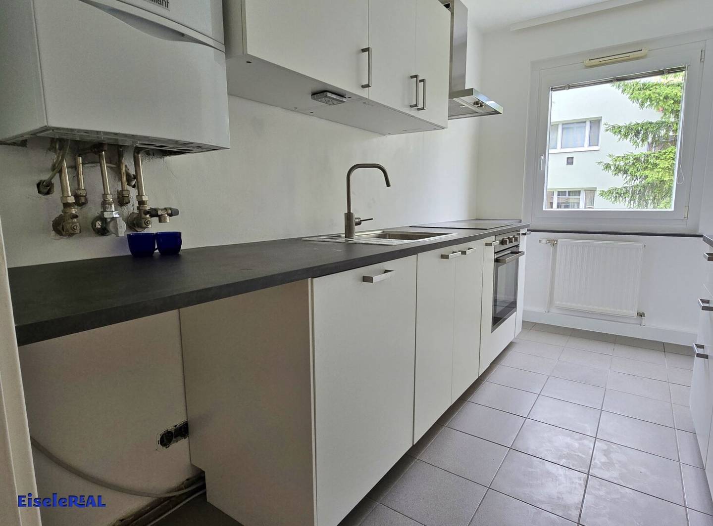 2 Rooms, Balcony