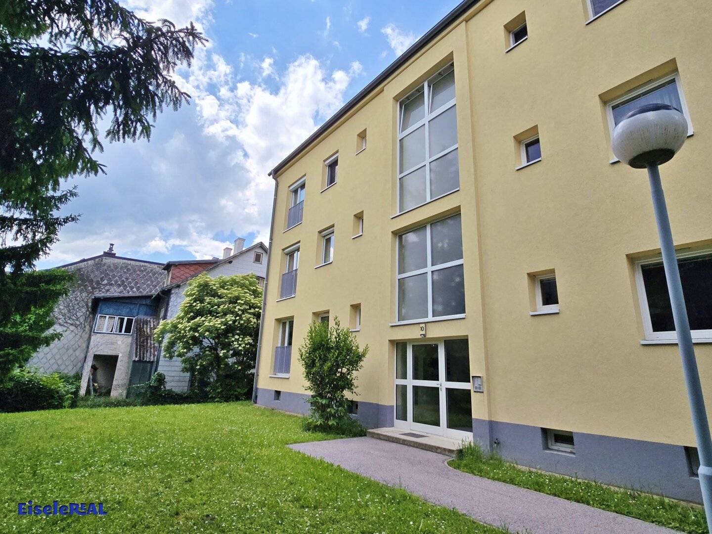 2 Rooms, Balcony