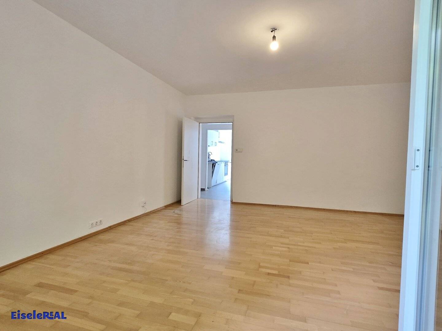 2 Rooms, Balcony