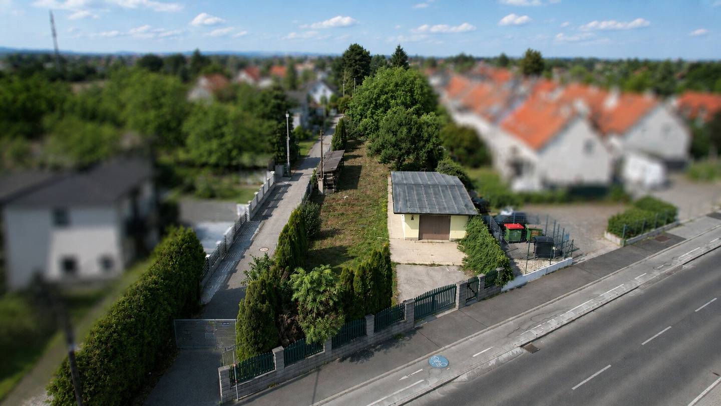 Space for your residential idea – approx. 500 m² building plot or the entire property in sought-after green location