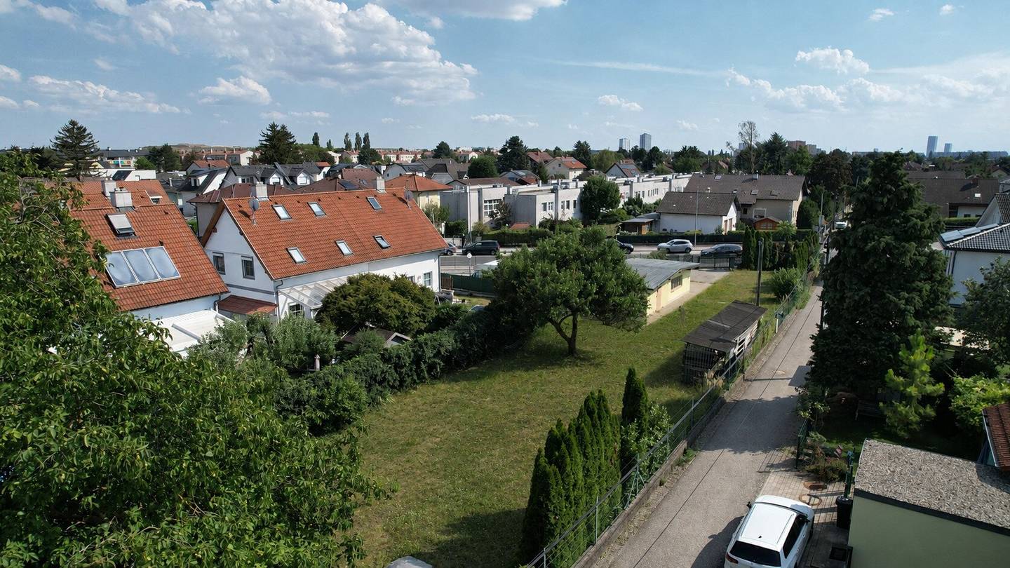Space for your residential idea – approx. 500 m² building plot or the entire property in sought-after green location