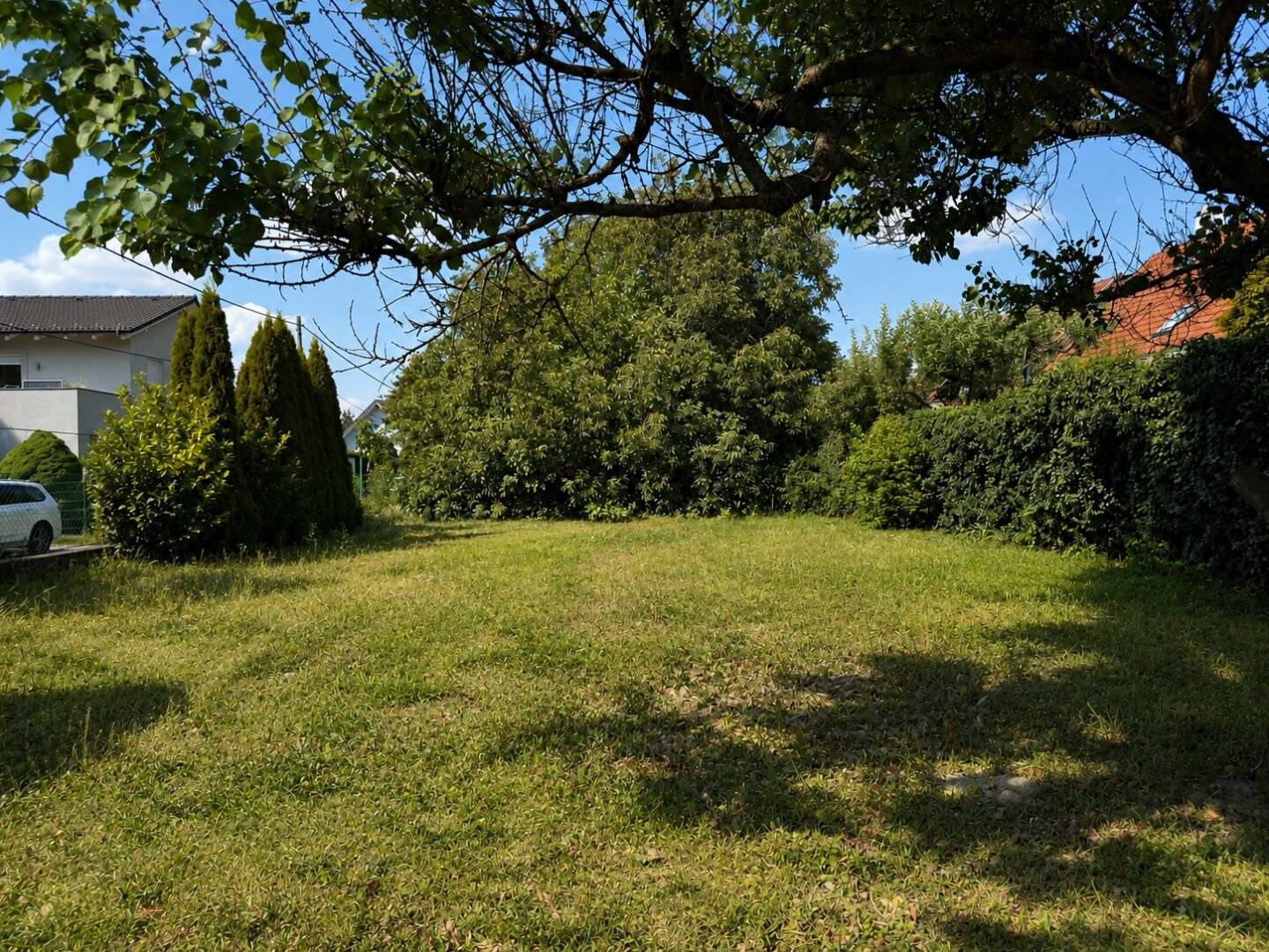 Space for your residential idea – approx. 500 m² building plot or the entire property in sought-after green location
