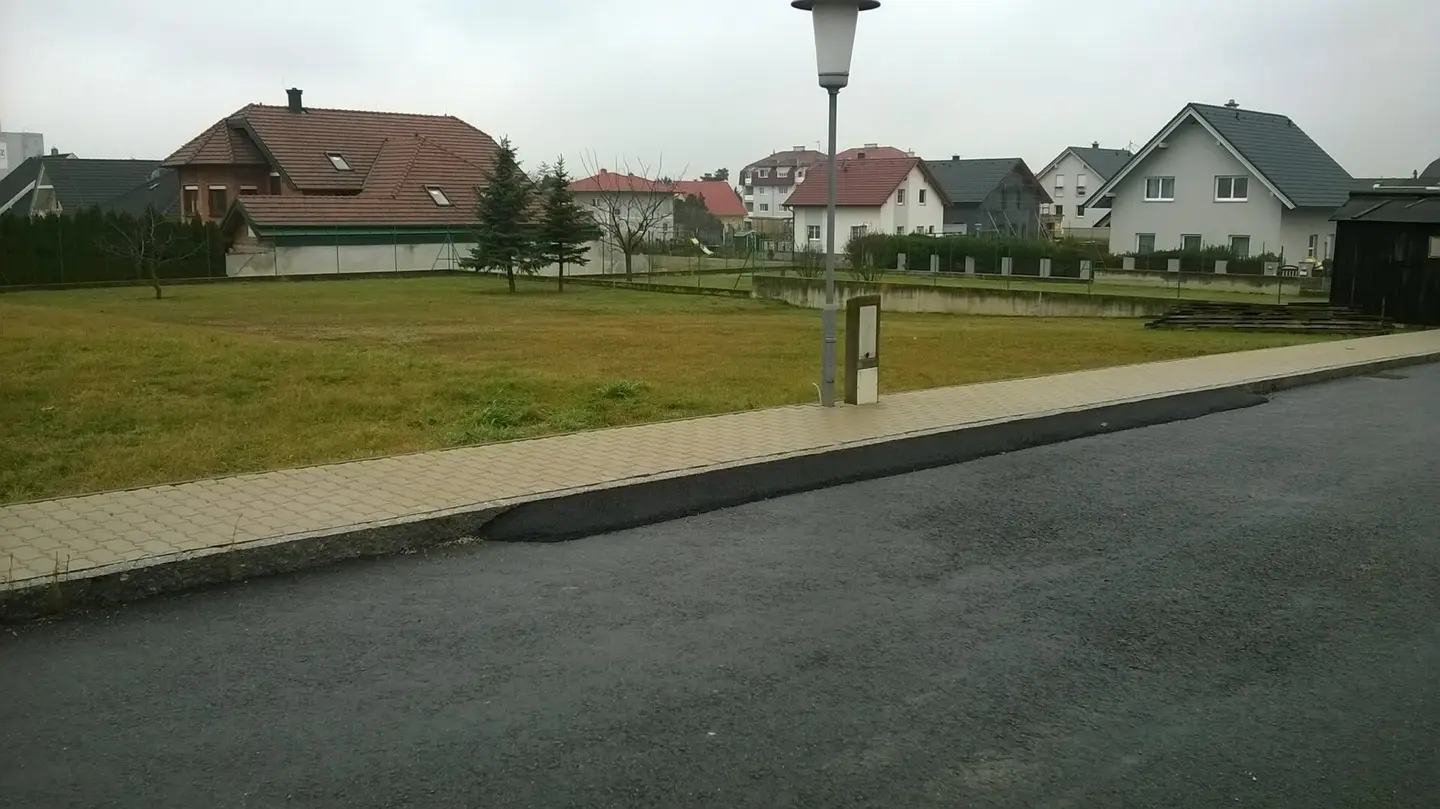 Dream plot for families: 747 m² in Untersiebenbrunn Only 20 km to Vienna The train station is reachable in a few minutes