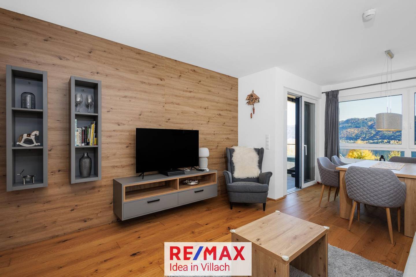 Bright Wohnung with loggia and lake view
